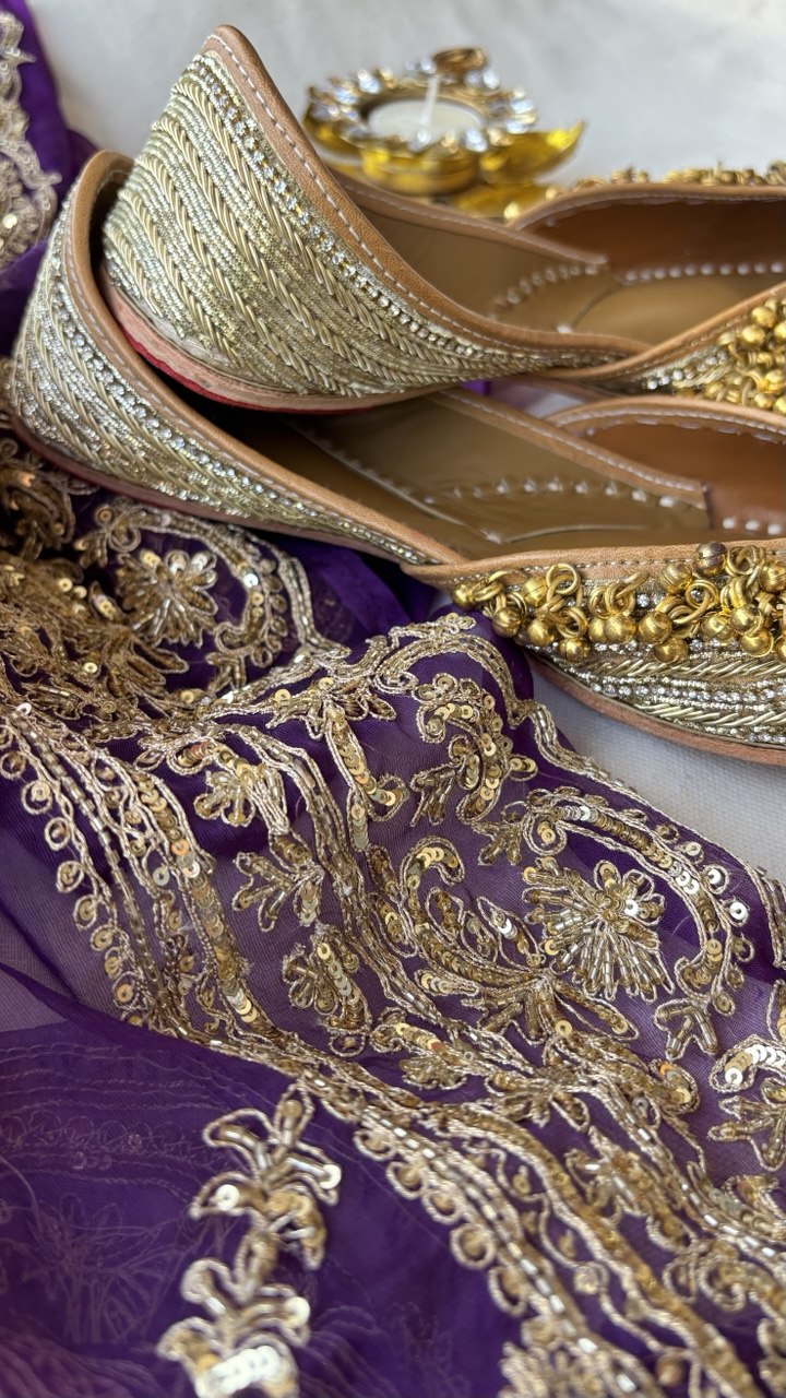 Jhanjharia gold embellished ethnic flats for women – embellishment detail view