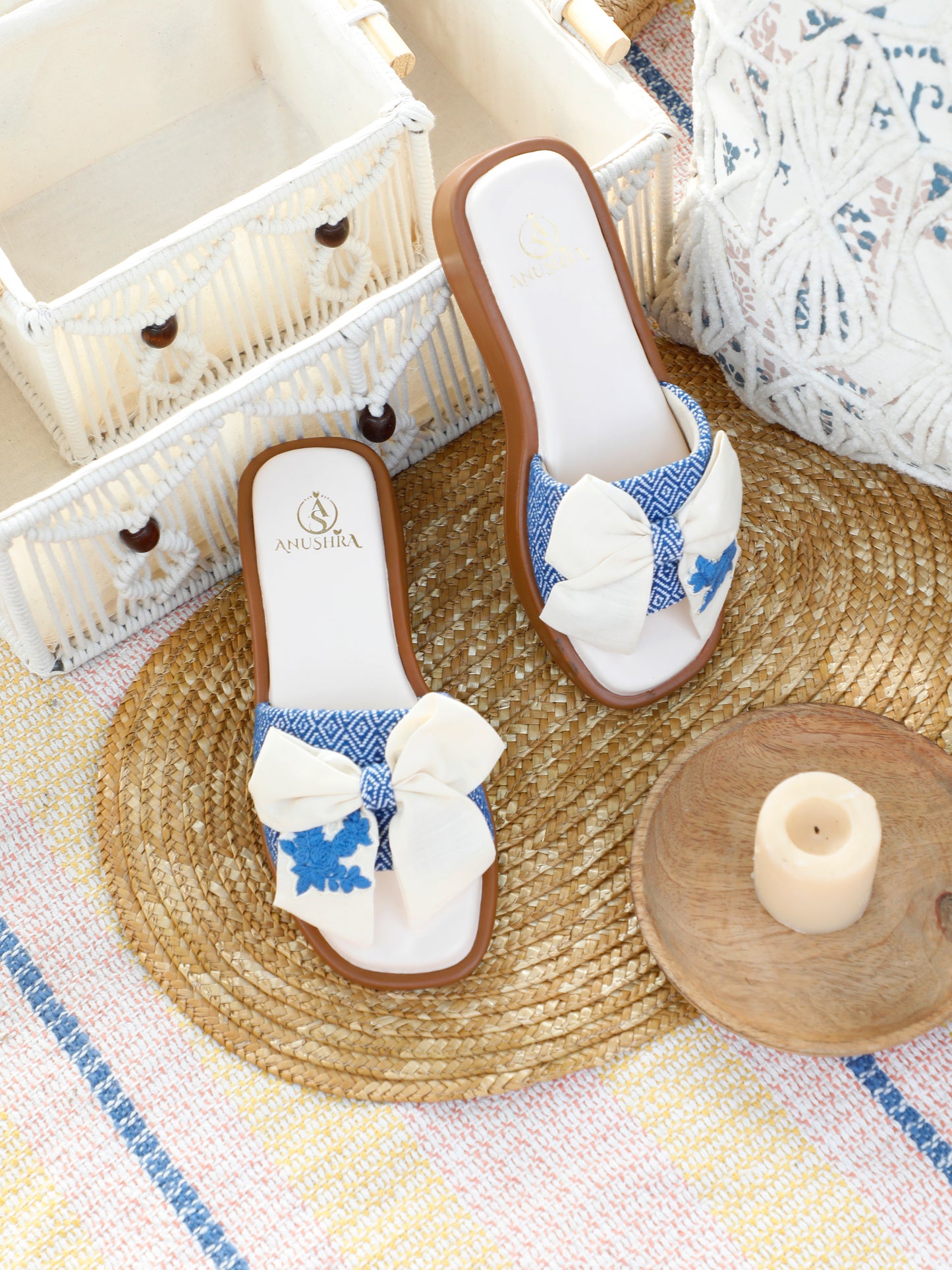 Neelaya Bow Bomber slider