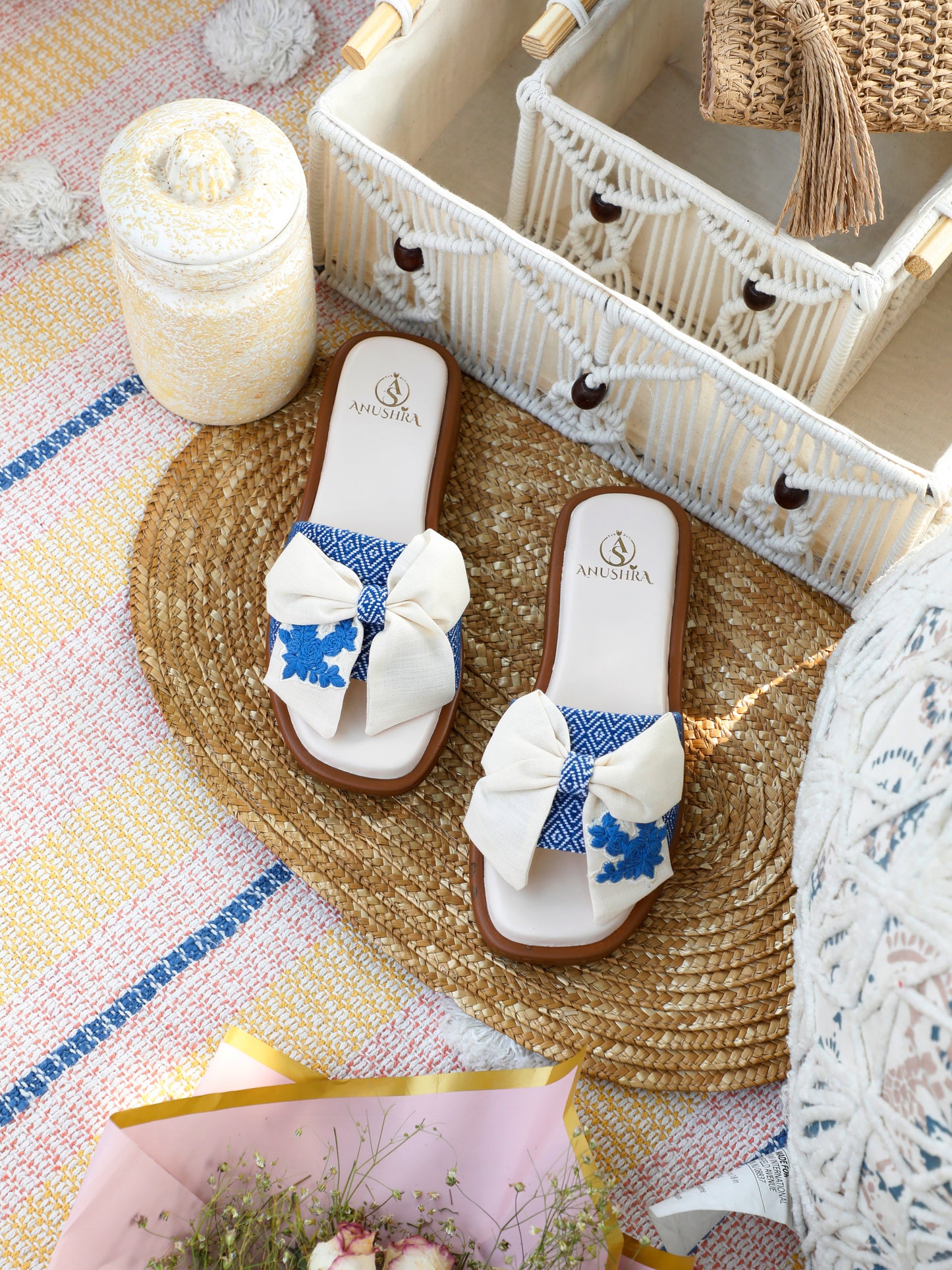 Neelaya Bow Bomber slider