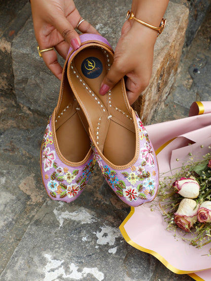 Lavender Phoolkari purple embellished jutti for women – side product view