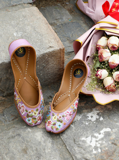 Lavender Phoolkari purple embellished jutti for women – embellishment detail view