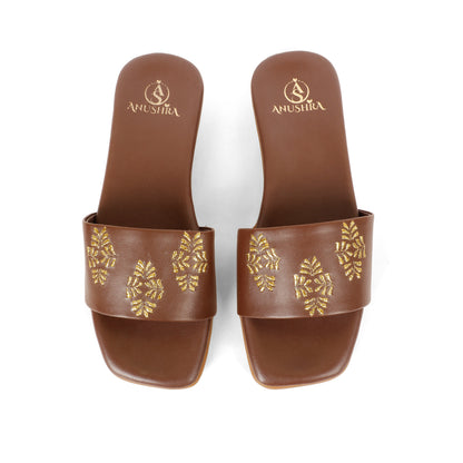 Zarafshaan red embellished ethnic flats for women – sole and heel view