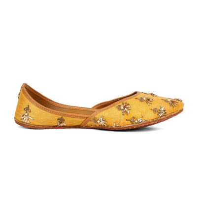 Fawn yellow embellished ethnic flats for women – sole and heel view