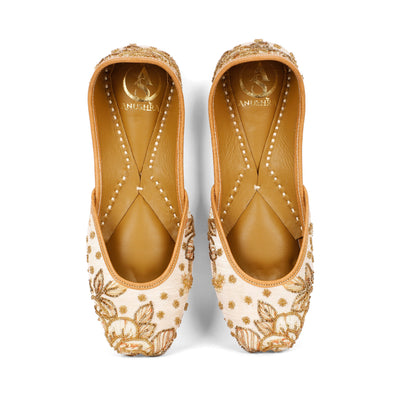 Heer white embellished jutti for women – sole and heel view