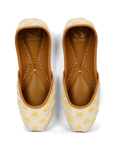 Sunehri Phool white embellished ethnic flats for women – sole and heel view