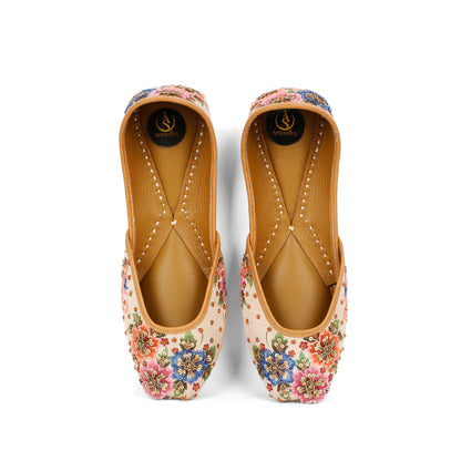 Nazakat Floral beige embellished jutti for women – sole and heel view