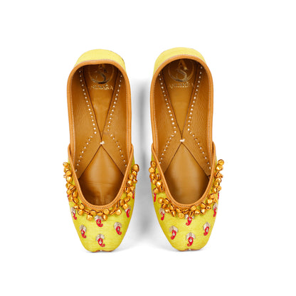 Gunguru green embellished ethnic flats for women – sole and heel view