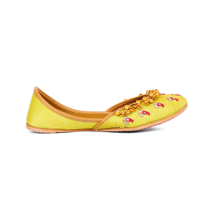 Gunguru green embellished ethnic flats for women – additional detail view