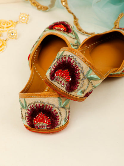 Gulrez white embellished jutti for women – embellishment detail view