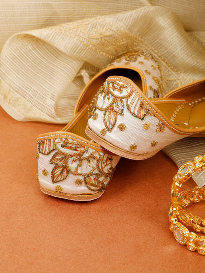 Heer white embellished jutti for women – embellishment detail view