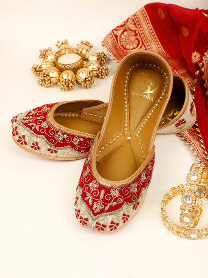 Rajwadi gold embellished jutti for women – side product view