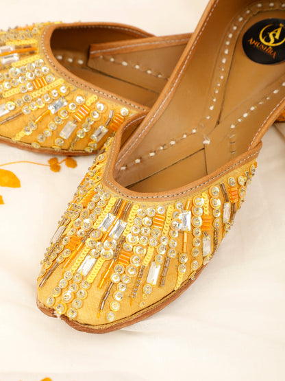 Sunehri Jaal gold embellished jutti for women – side product view