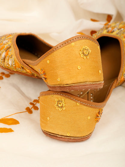 Sunehri Jaal gold embellished jutti for women – top product view