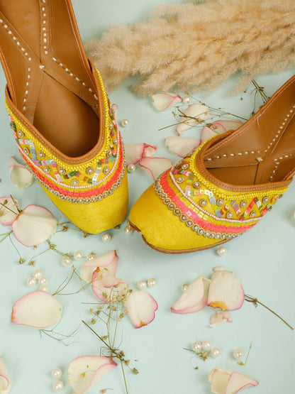 Yellow Pop yellow embellished ethnic flats for women – side product view
