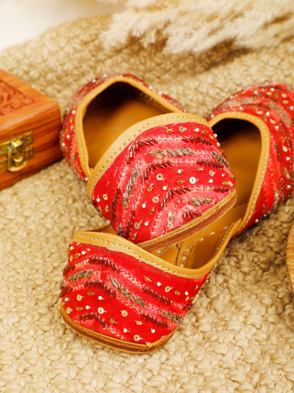 Leher red embellished jutti for women – embellishment detail view