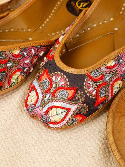Rangriti Kalamkari black embellished jutti for women – embellishment detail view
