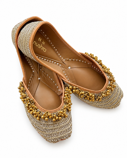 Jhanjharia Gold Embellished Ethnic Jutti