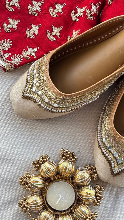 Janhan gold embellished half jutti for women – top product view