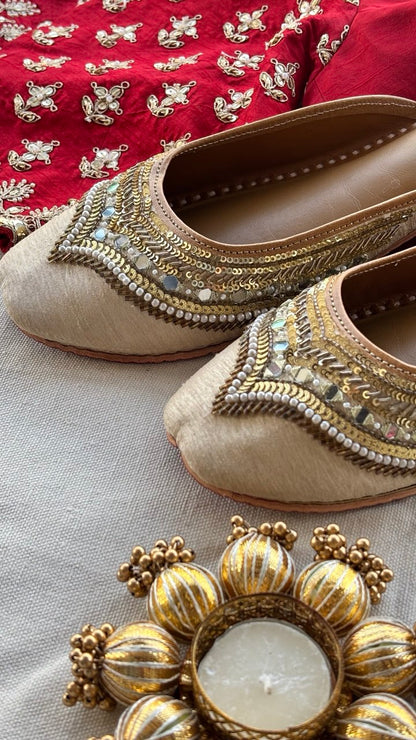 Janhan gold embellished half jutti for women – embellishment detail view