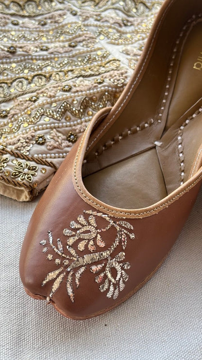 Jhhilmil brown embellished jutti for women – sole and heel view