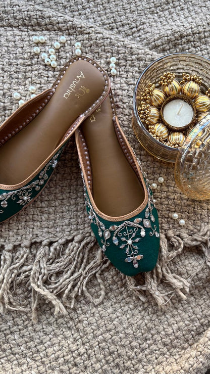 Zareen Noor green embellished half jutti for women – sole and heel view